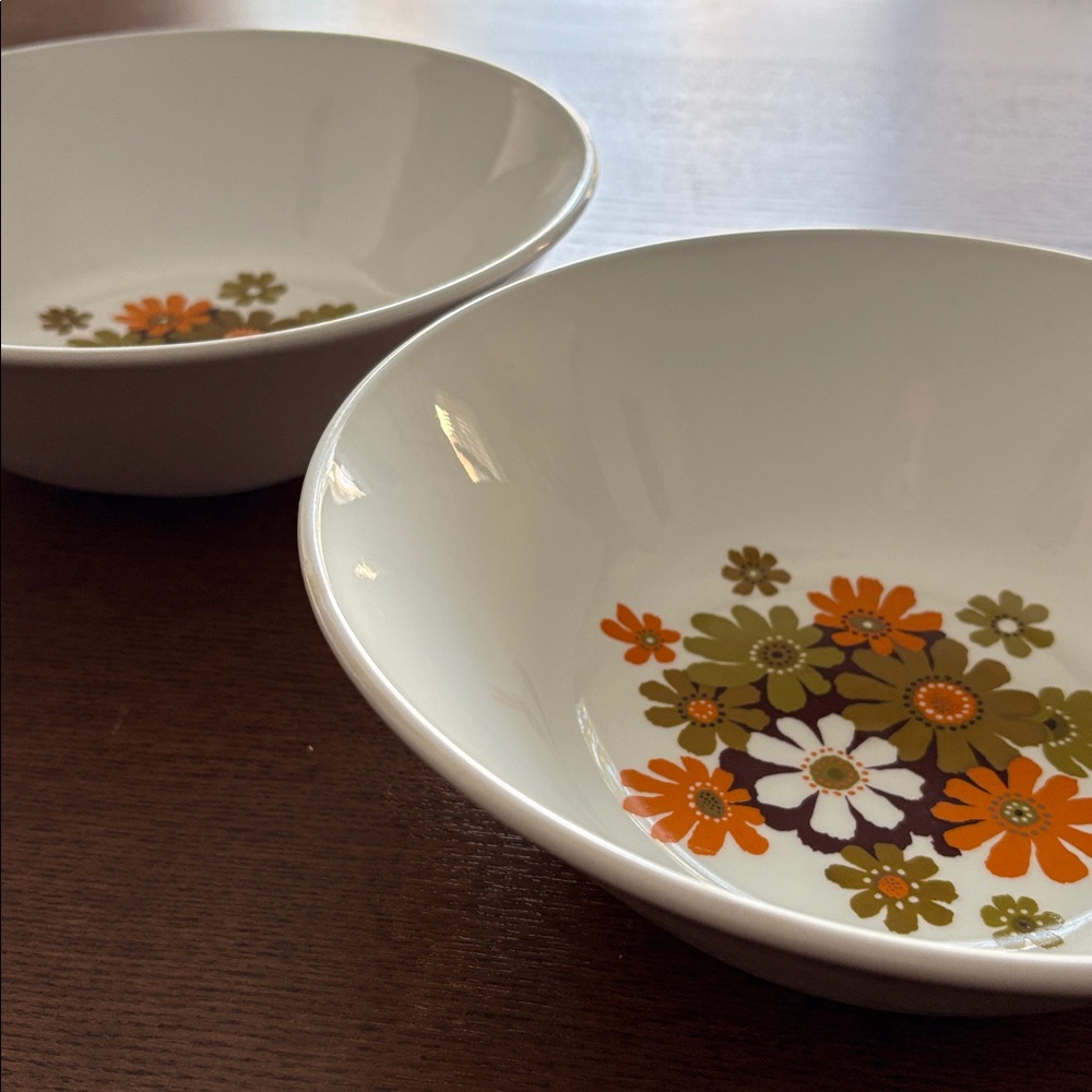 MCM - Johnson Bros - Snowhite Fiesta Patterned Serving Bowls (set of 2)